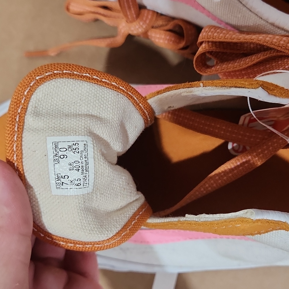 Vans - Picture 3 of 4